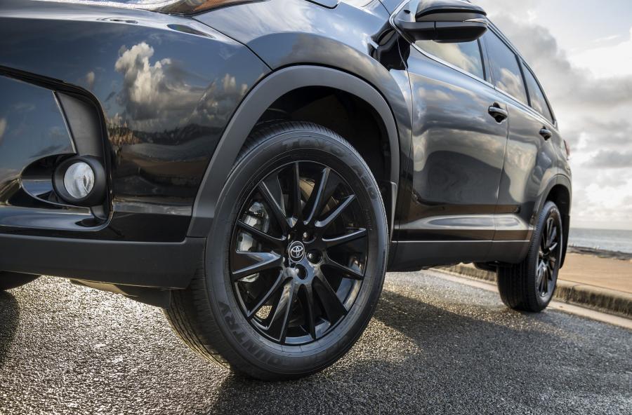 Детали экстерьера Toyota Kluger Black Edition (XU50) 2019 года  (фото 3 из 6)